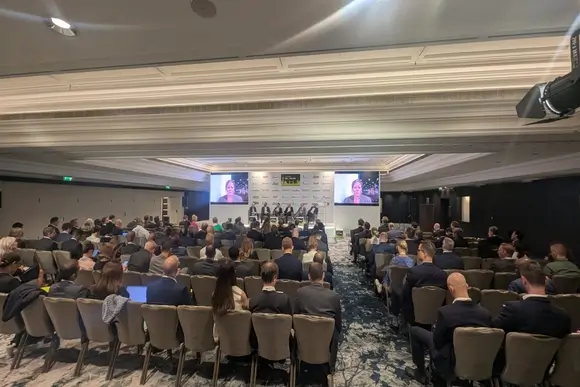 Choose the Right Stage Size for Your Venue